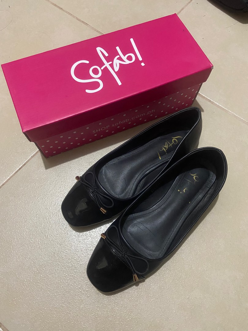 Black flat shoes (covered toes), Women's Fashion, Footwear, Flats