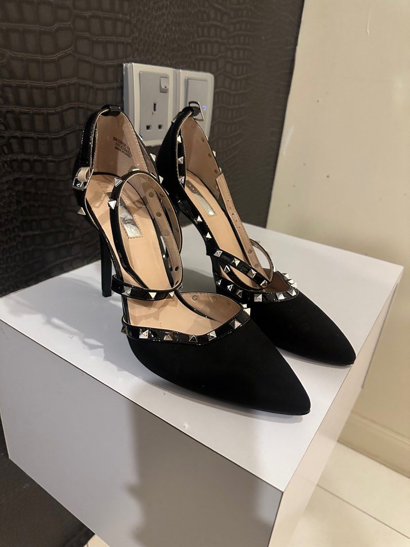 Black heels with silver studs shop