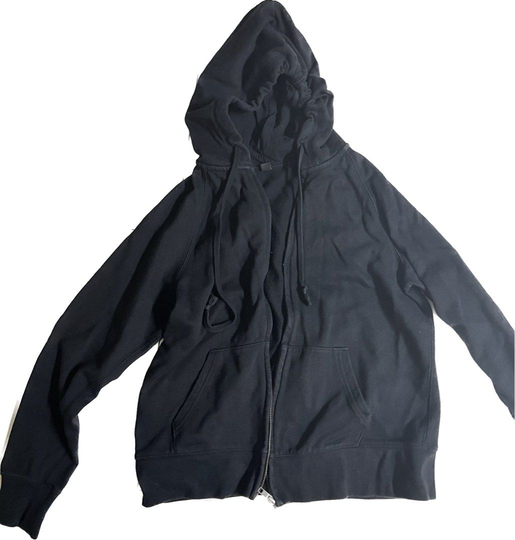 https://www.carousell.sg/p/black-hoodie-zip-up-1257631425/
