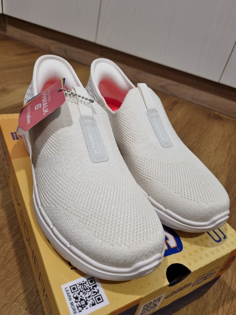 Brand new Skechers Slip ins sneakers for women