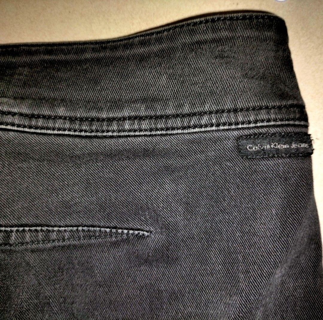 . (Category: Jeans & Leggings) located in Singapore. Submitted by tkftc (Listing ID 1257533530, Image 2). Description: worn few times and hand washed.