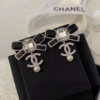 國際精品CHANEL 香奈兒黑白祖母綠型寶石蝴蝶結雙C耳釘 代購服務