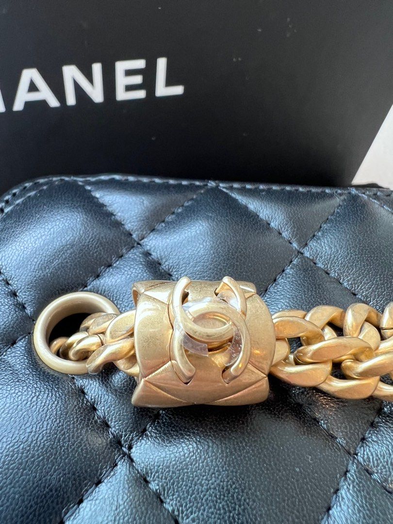 Chanel vanity case sales real vs fake