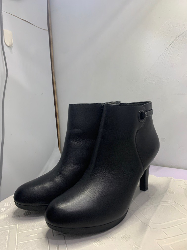 Clarks boots heels woman black Fesyen Wanita Sepatu di Carousell