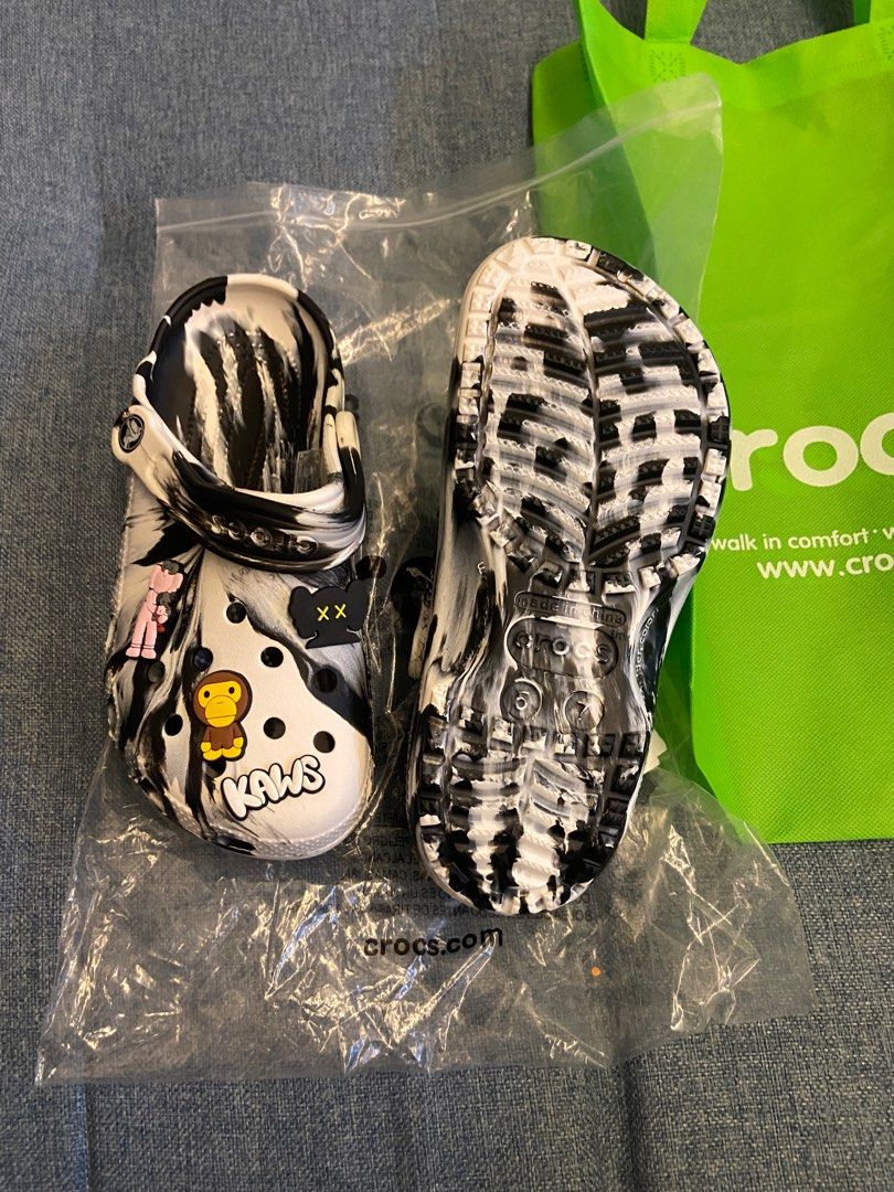 Black and white on sale tie dye crocs