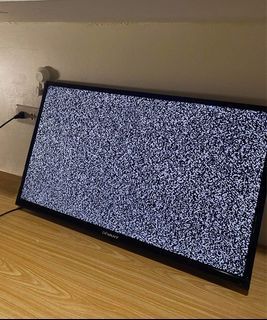 DEVANT 32” LED TV
