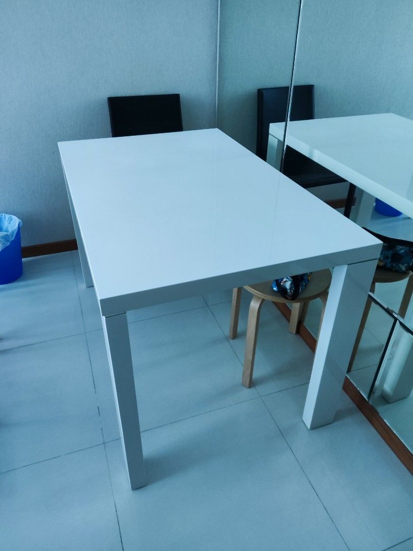 Dining Table (Category: Tables & Sets) located in Singapore. Submitted by weikimgoh (Listing ID 1257510356, Image 2). Description: self collect from 8 Joo Chiat Lane.