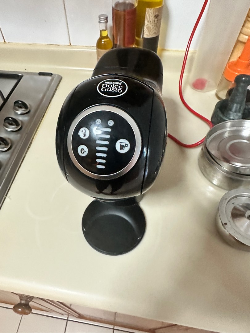 Dolce Gusto coffee maker + 25 pods + coffee pod stand, TV & Home