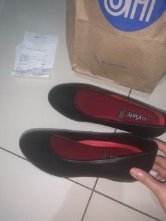 Easy soft black shoes (size 5)