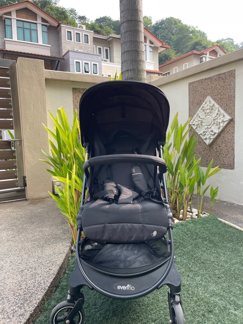 Evenflo touring outlet stroller