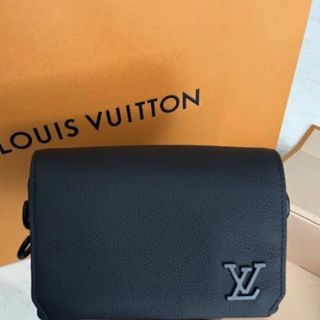 BRAND NEW] LOUIS VUITTON Discovery Pochette in Monogram Shadow Leather,  Luxury, Bags & Wallets on Carousell