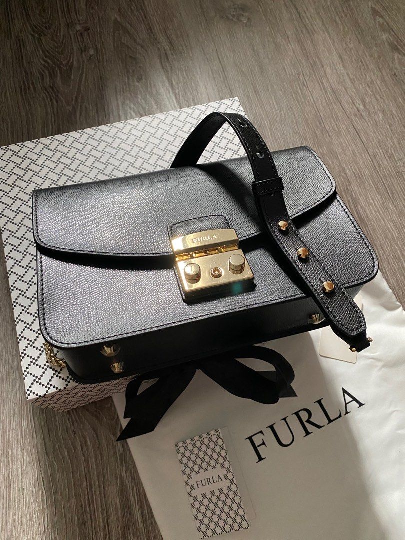 Furla black discount shoulder bag