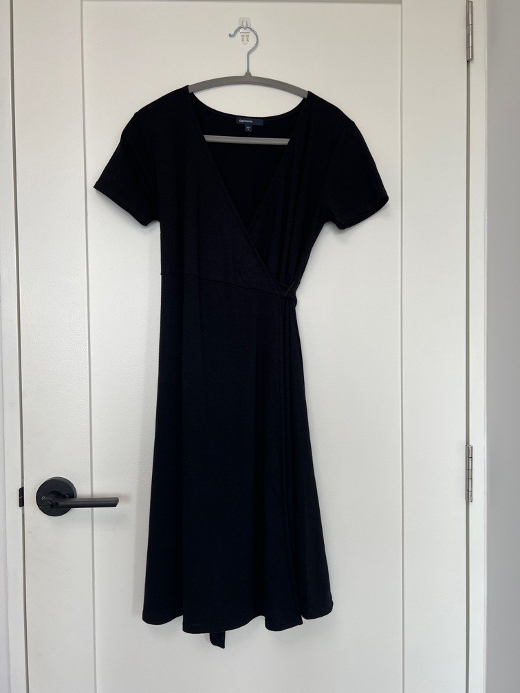 Gap Maternity Wrap Dress, Women's Fashion, Maternity wear on Carousell