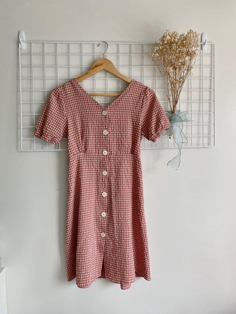 Gingham midi dress (Category: Dresses) located in Makati City. Submitted by ishspace (Listing ID 1257609163, Image 1). Description: .