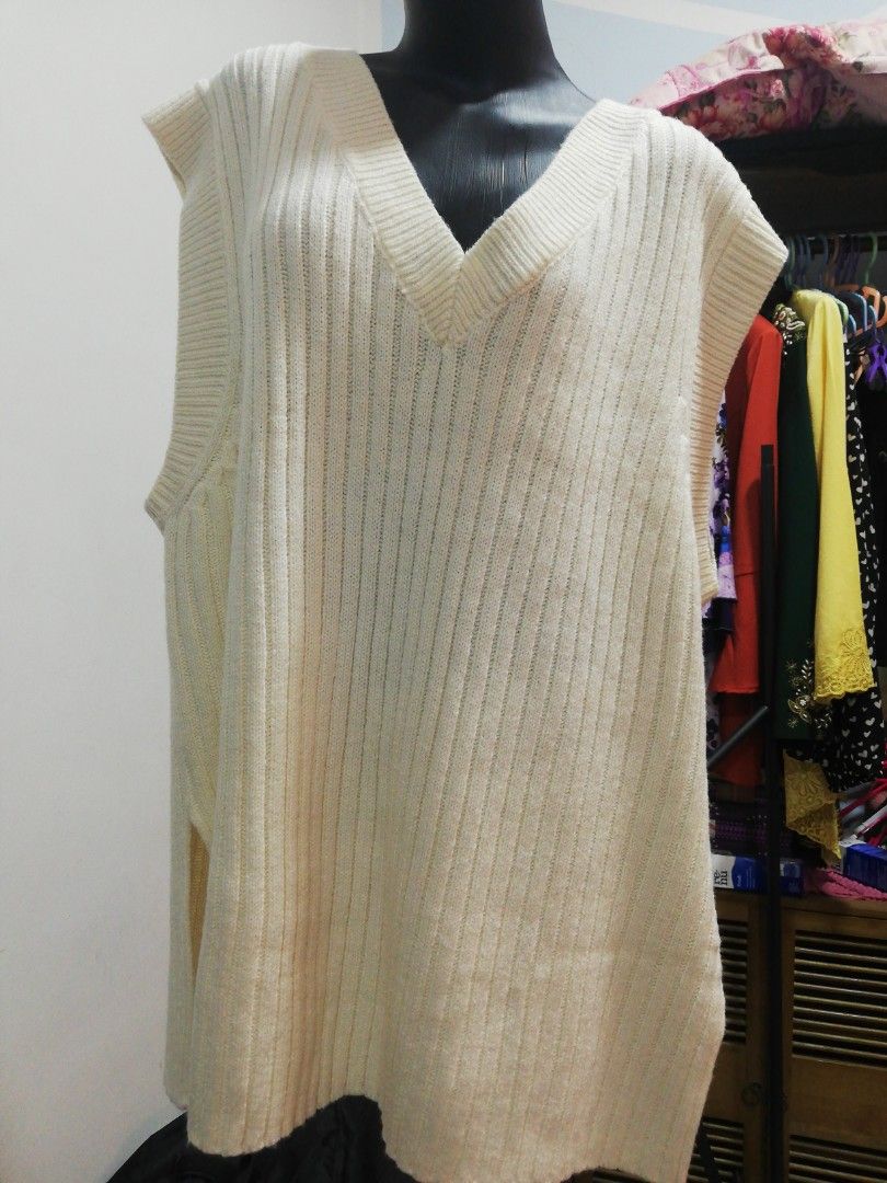 H M Divided Cream Knitted Vest Women s Fashion Tops Other