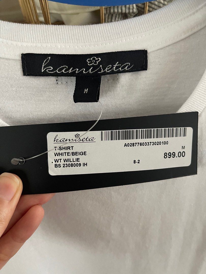 Kamiseta white Willie Top (Category: Blouses) located in Manila. Submitted by jay_bee888 (Listing ID 1257675354, Image 3). Description: Kamiseta white willie top Bnew with tag Size medium With garterized puffsleeves cream Color Very class and nice nice in actual Rfs: wrong size.