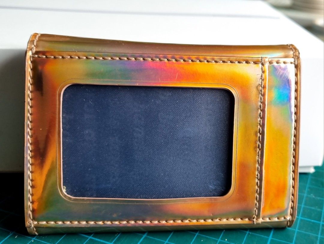 Kate spade 2024 holographic wallet