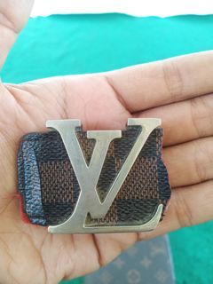 Kepala Gesper Louis Vuitton