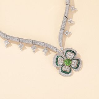 Korean Fashion Jewelry Set: Clover Design in Green & White Gold Rhinestones – Perfect Gift for her!