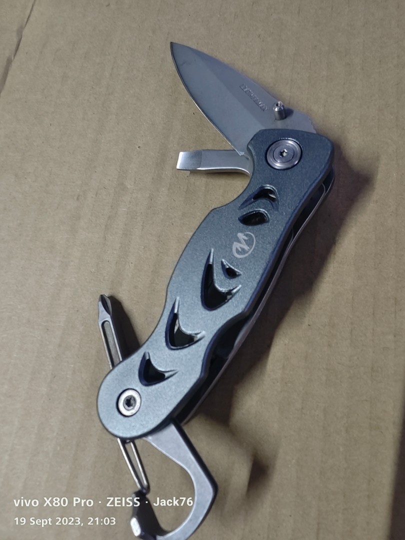 Leatherman C302, Sports Equipment, Hiking & Camping on Carousell