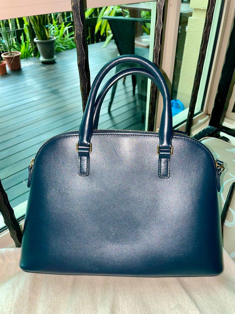 Linjer sling bag top