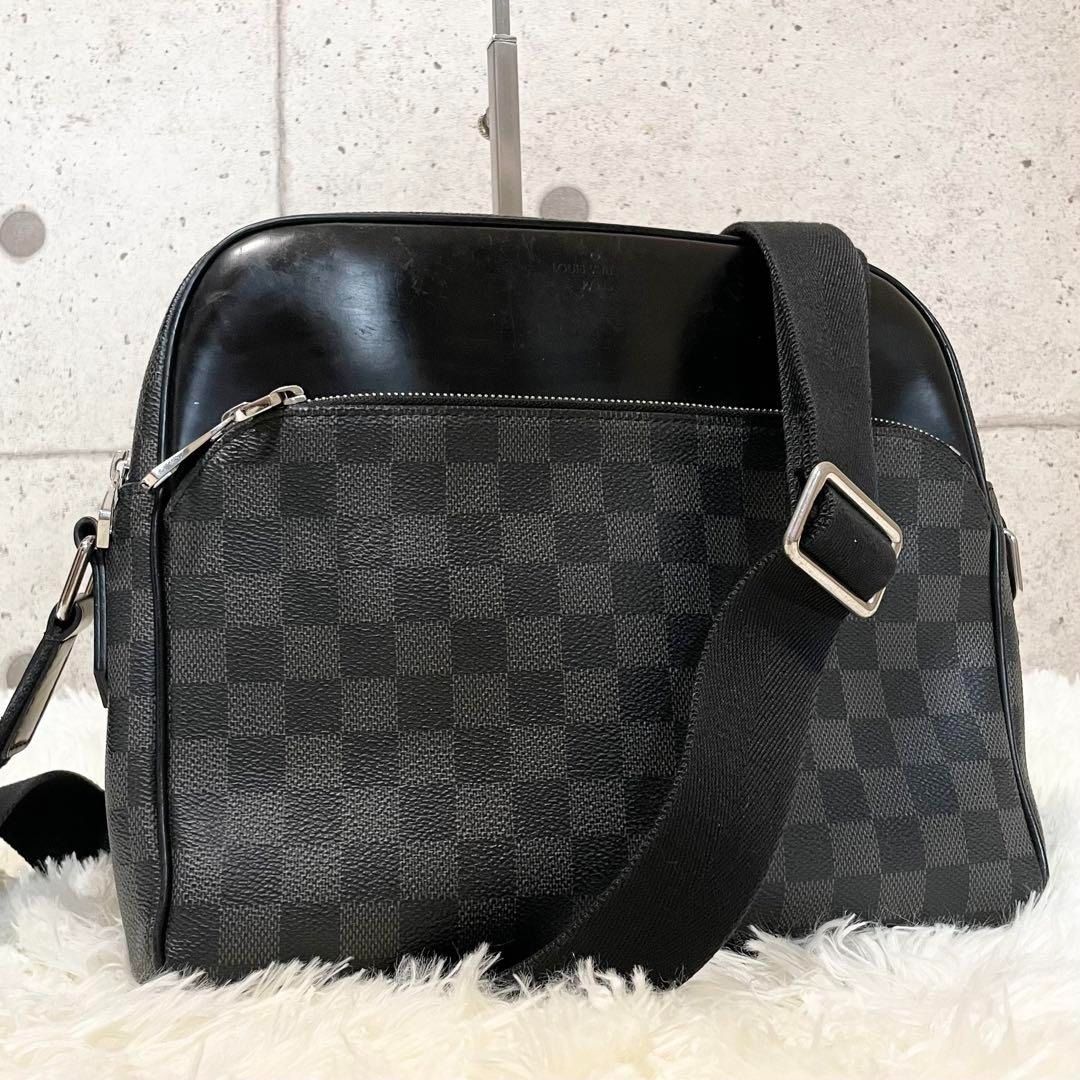 DAMIER ANFINI DISCOVERY MESSENGER BB BLACK, Luxury, Bags & Wallets on  Carousell