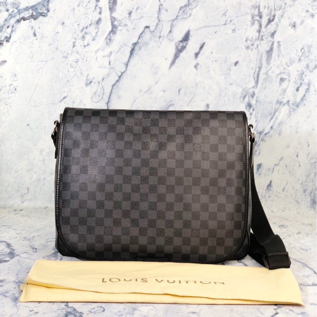 Authentic Louis Vuitton Messenger Bag, Fesyen Pria, Tas & Dompet , Tas  Selempang di Carousell