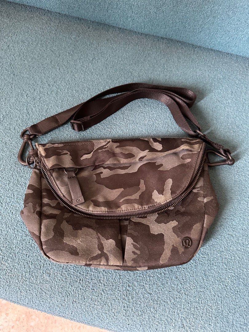 Lululemon camo festival on sale bag