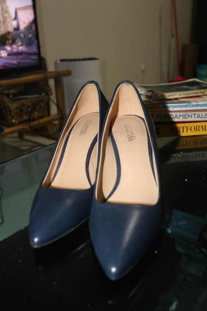 Michael kors sales blue pumps