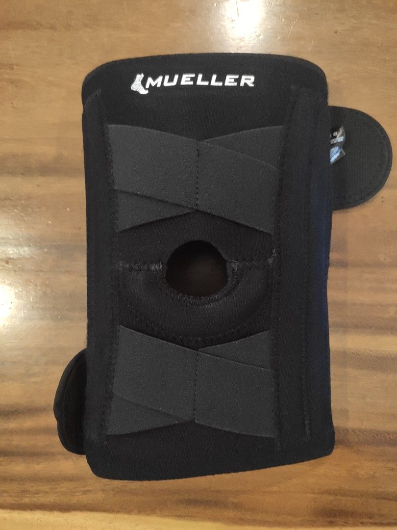 Mueller Self-Adjusting Knee Stabilizer Black