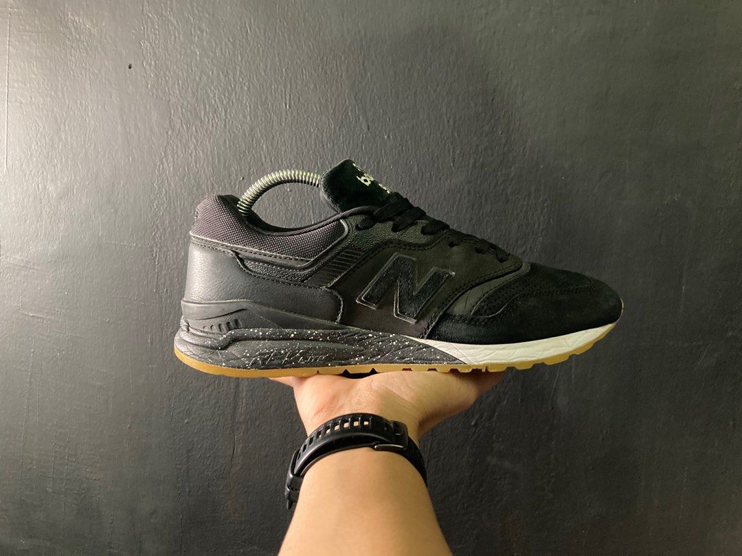 New Balance 997.5 41.5 Fesyen Pria Sepatu Sneakers di Carousell
