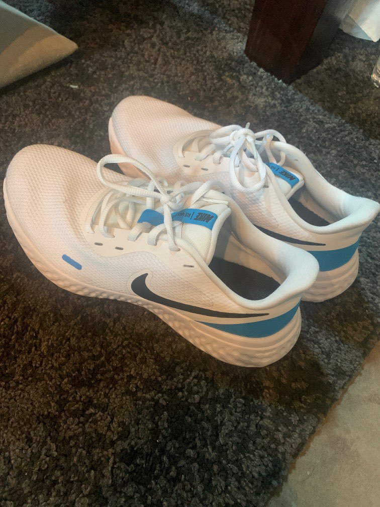 nike running shoes white and black