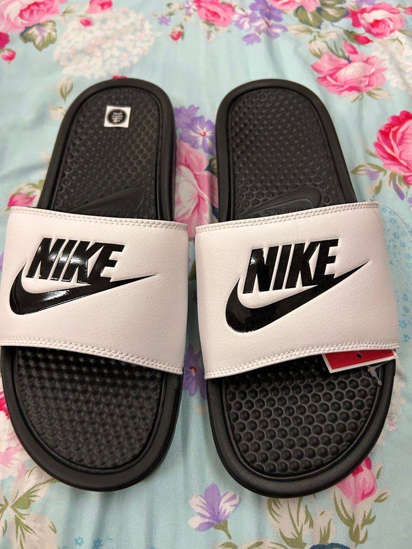 Nike slippers top black and pink