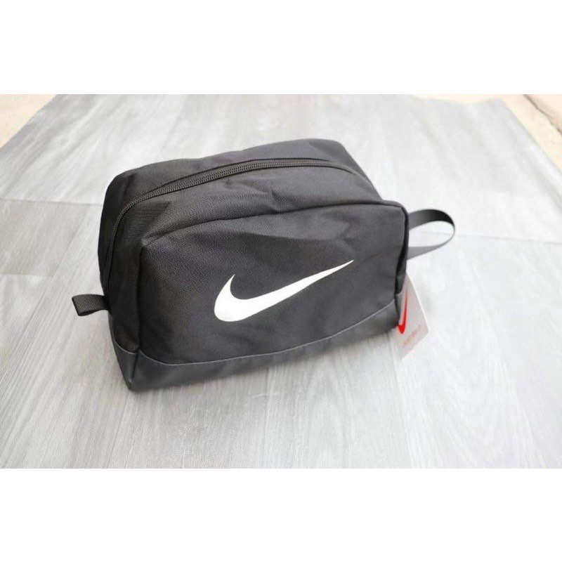 Nike club team hotsell swoosh toiletry bag