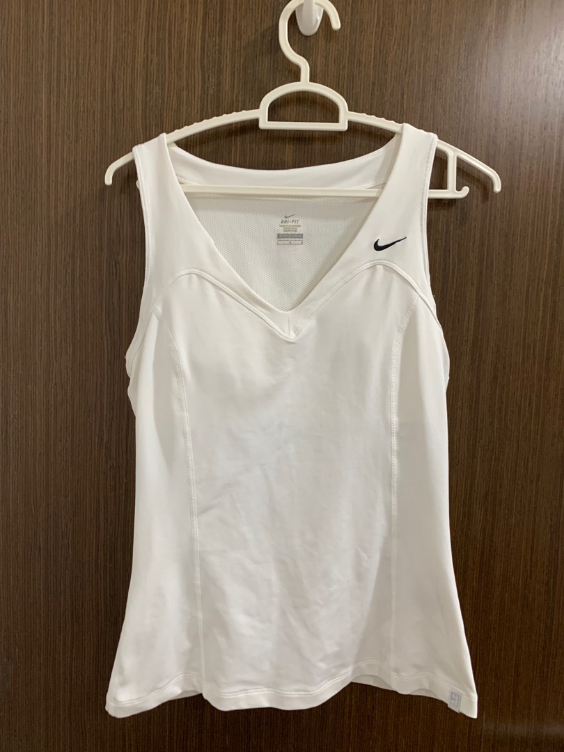 nike tennis tank top gym sports fitness built in bra, Women's Fashion,  Activewear on Carousell