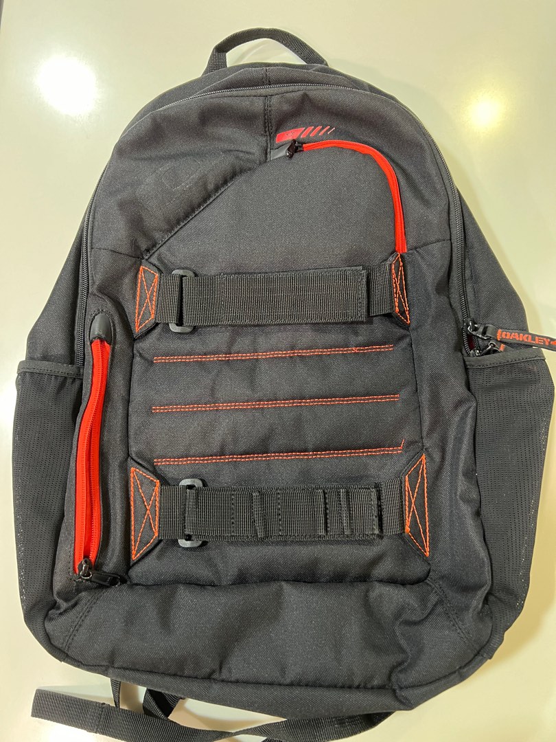 Oakley skateboard deals backpack