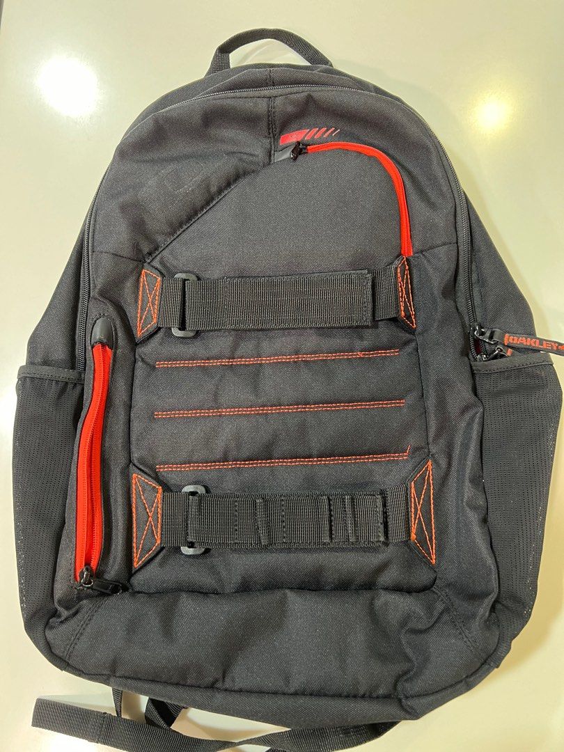 Oakley best sale skateboard backpack