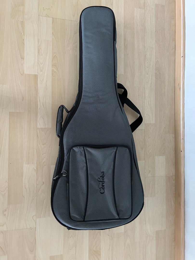 Cordoba deluxe best sale gig bag