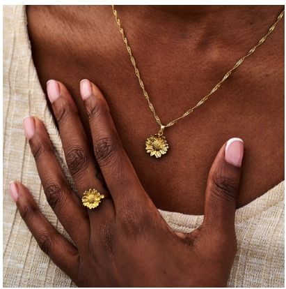 Dainty sunflower deals necklace