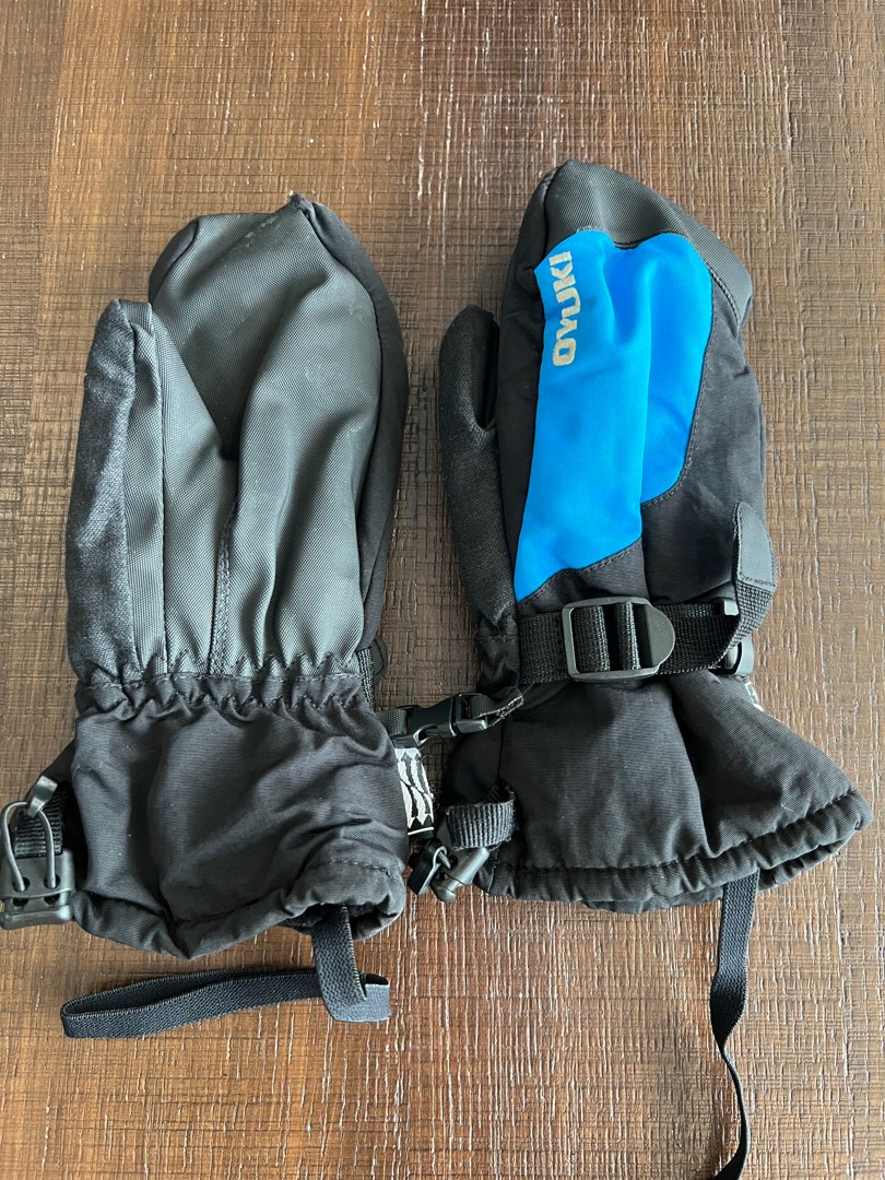 Oyuki kids ski gloves, Sports Equipment, Other Sports Equipment and