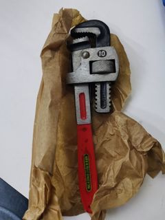 Pipe wrench 10"