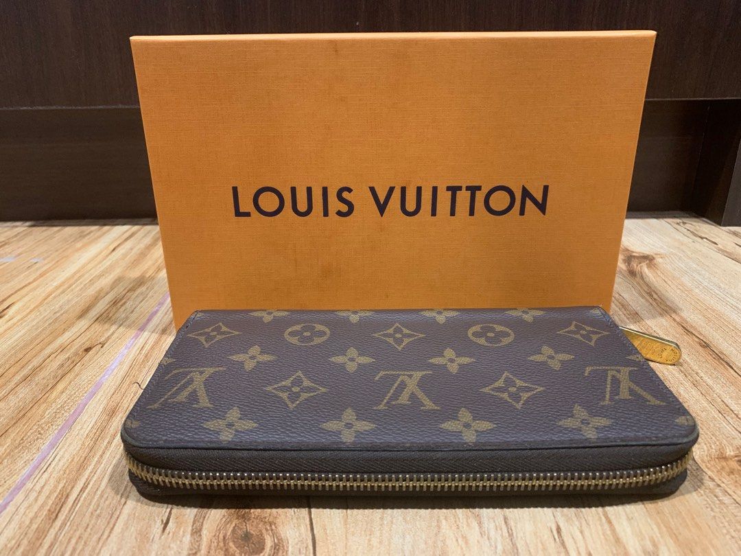 LOUIS VUITTON CARD HOLDER RECTO VERSO, Luxury, Bags & Wallets on Carousell