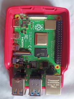 Raspberry Pi 4 Model B 4GB RAM with casing
