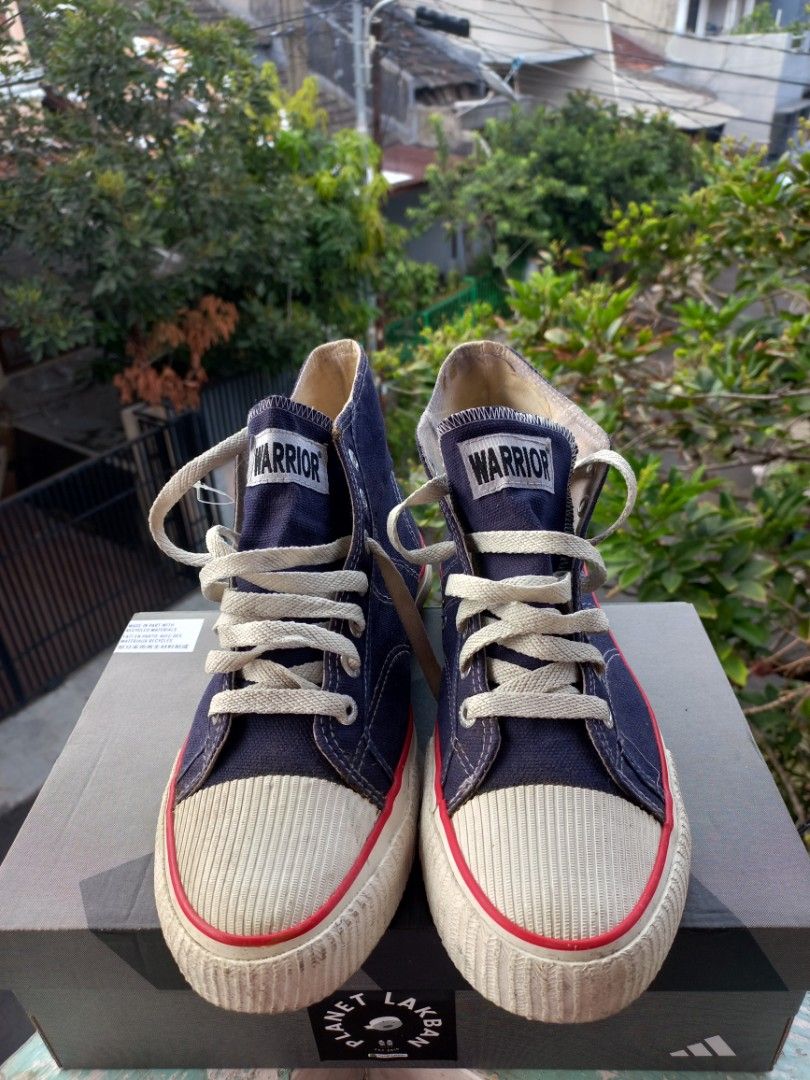 Sepatu deals warrior converse
