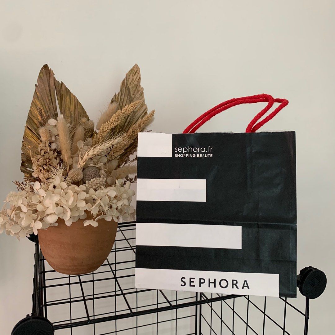 Sephora Paperbag (Category: Face Care) located in Manila. Submitted by urbanwear (Listing ID 1257627060, Image 1). Description: .