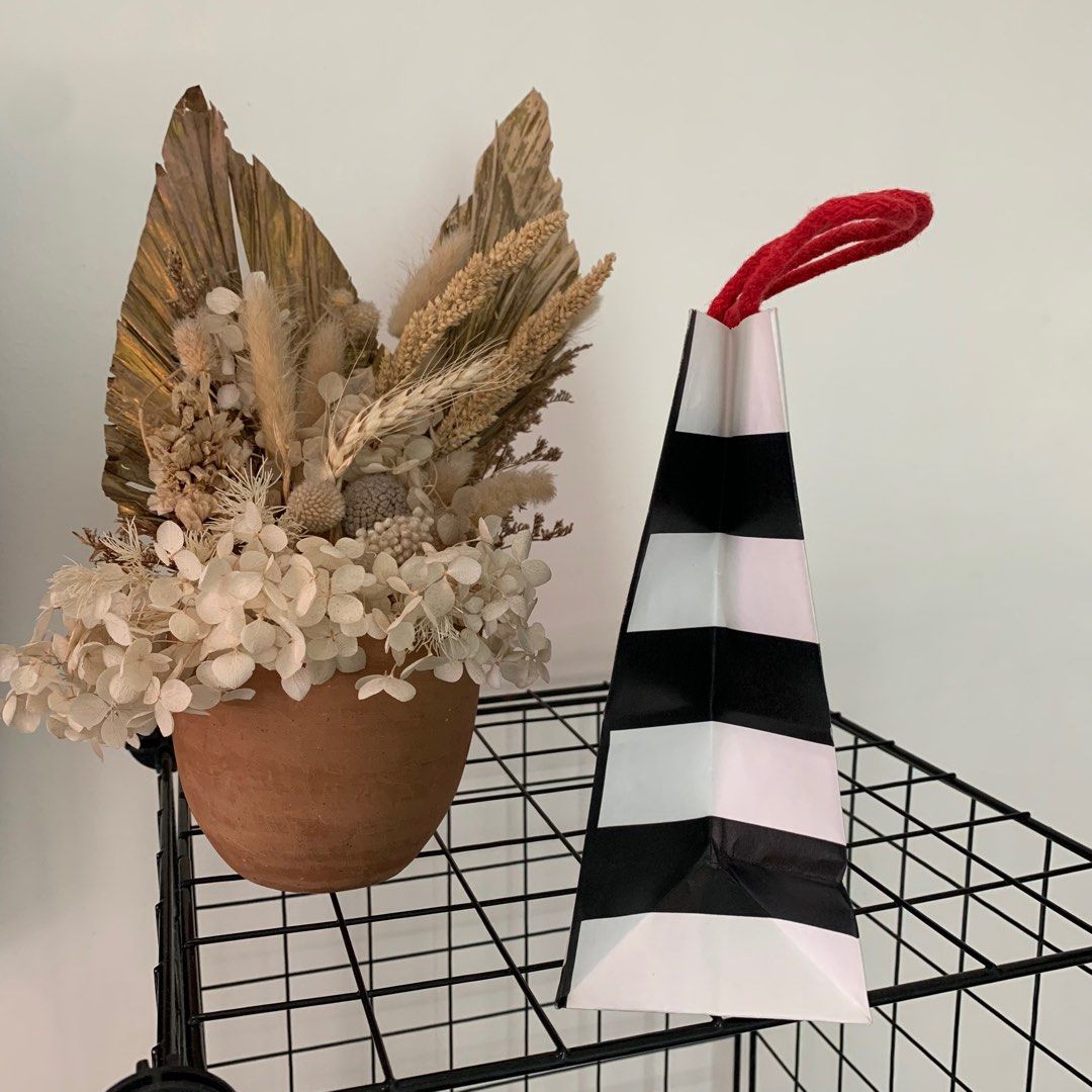 Sephora Paperbag (Category: Face Care) located in Manila. Submitted by urbanwear (Listing ID 1257627060, Image 2). Description: .