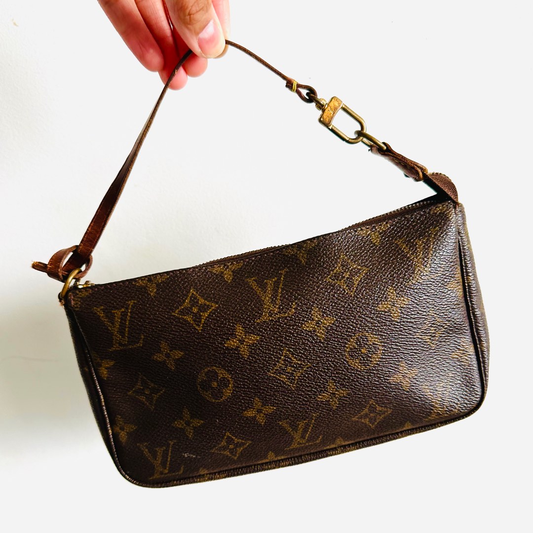 LV Louis Vuitton Spontini Sling Vintage Bag, Women's Fashion, Bags &  Wallets, Purses & Pouches on Carousell