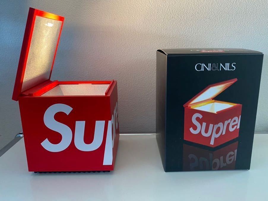 Supreme x CINI&NILS Italy Cuboluce Table Lamp, 興趣及遊戲, 收藏品