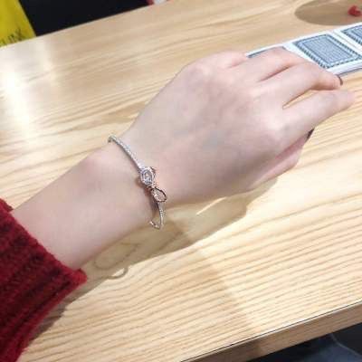 Lifelong Bow Bangle Swarovski 2025 | www.urbag.ws