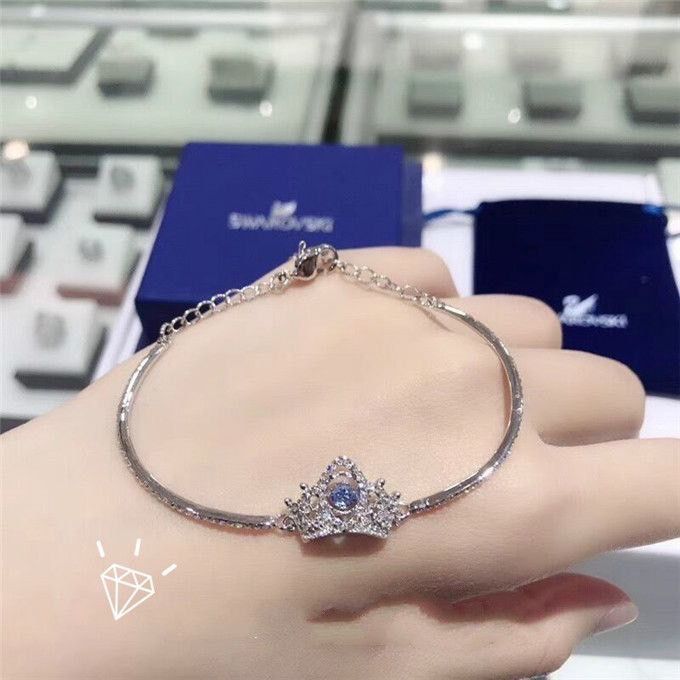 Queen bracelet deals with crown